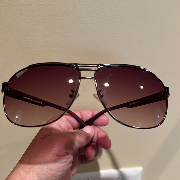 Louis Vuitton aviator sunglasses great condition worn few times unisex - Picture 4 of 5